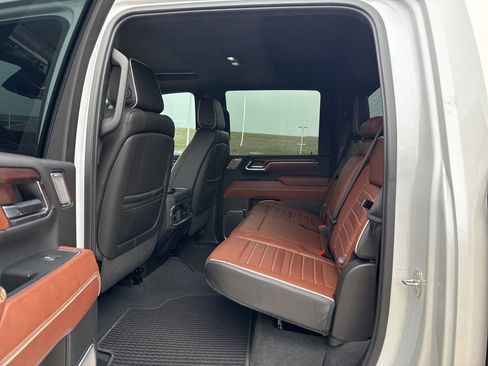 Used 2024 GMC Sierra 2500 Denali Ultimate image 12
