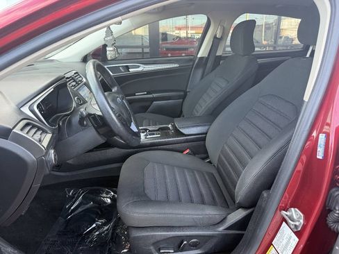 Used 2017 Ford Fusion SE w/ Fusion SE Technology Package FWD image 11