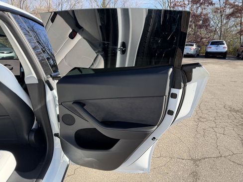 Used 2022 Tesla Model Y Long Range image 20