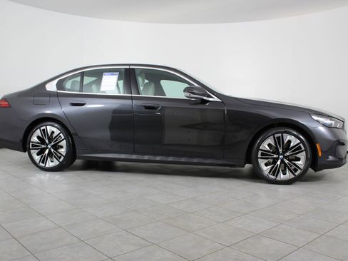 Certified 2026 BMW 540i xDrive image 8