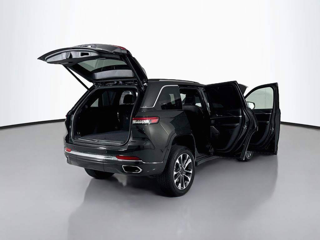 Used 2023 Jeep Grand Cherokee Overland w/ Advanced Protech Group III AWD/4WD image 24