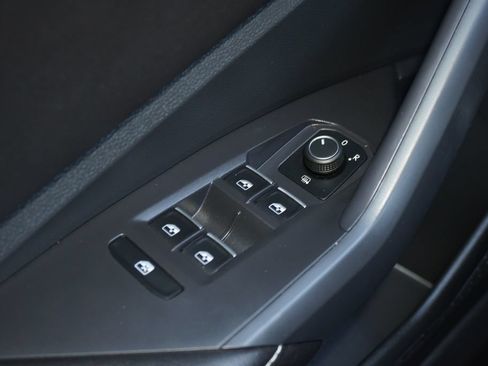 Used 2023 Volkswagen Jetta SE FWD image 13