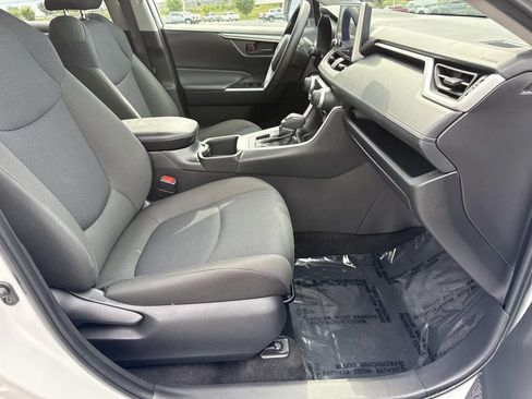 Used 2025 Toyota RAV4 LE AWD/4WD image 19