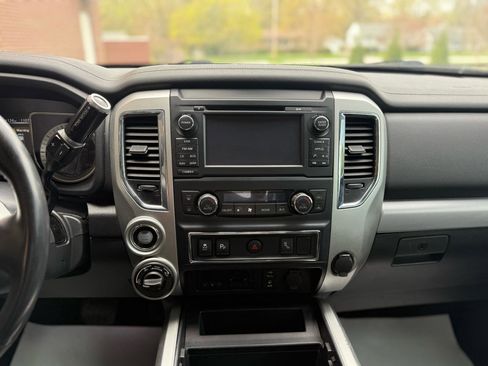Used 2017 Nissan Titan PRO-4X image 27