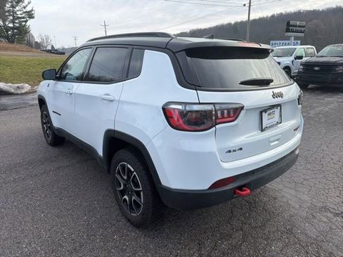 Used 2025 Jeep Compass Trailhawk image 6