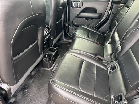 Used 2020 Jeep Gladiator Overland image 12