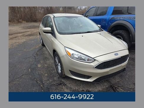 Used 2018 Ford Focus SE image 1