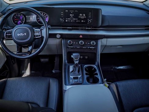 Certified 2024 Kia Carnival LX image 22