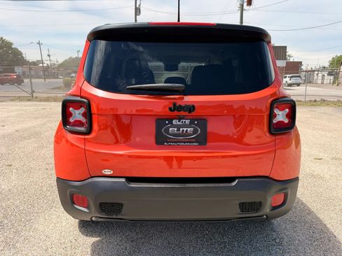 Used 2017 Jeep Renegade Altitude FWD image 8