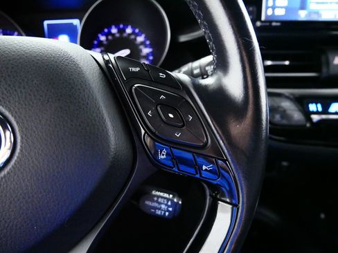 Used 2018 Toyota C-HR XLE FWD image 28