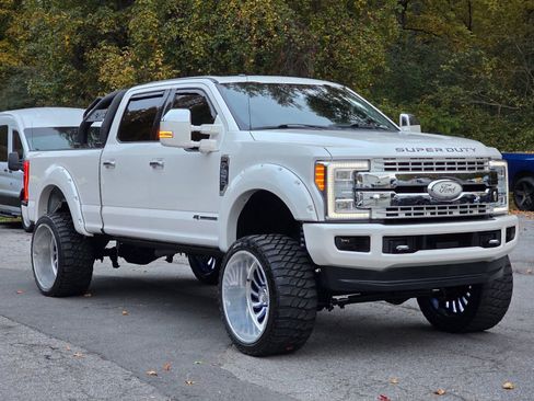 Used 2017 Ford F250 Lariat w/ Lariat Ultimate Package AWD/4WD image 10