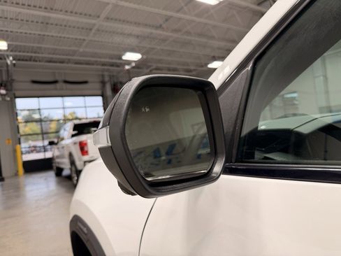 Used 2024 GMC Acadia AT4 image 19