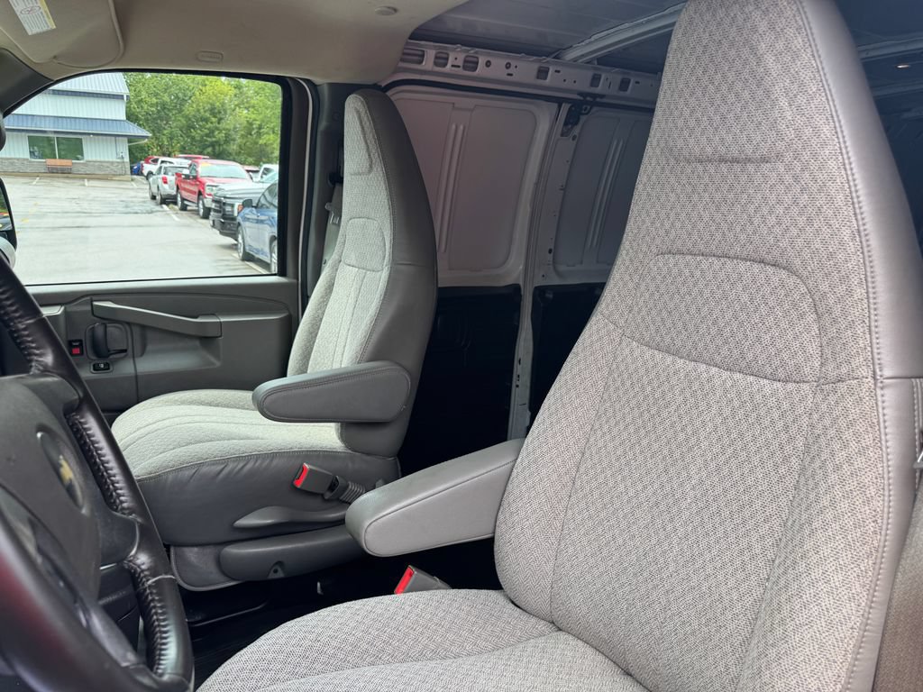 Used 2022 Chevrolet Express 3500 Extended w/ Driver Convenience Package RWD image 21