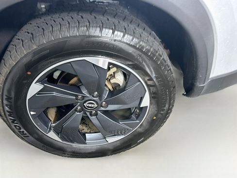 Used 2025 Nissan Rogue SV AWD/4WD image 11