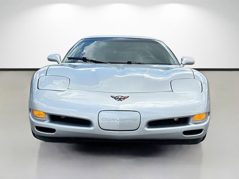 Used 1997 Chevrolet Corvette Coupe RWD image 8