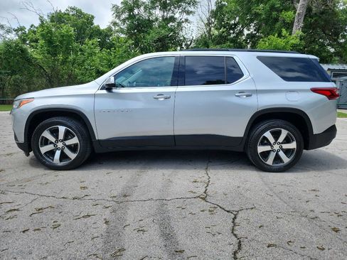 Used 2020 Chevrolet Traverse LT w/ LT Premium Package FWD image 4