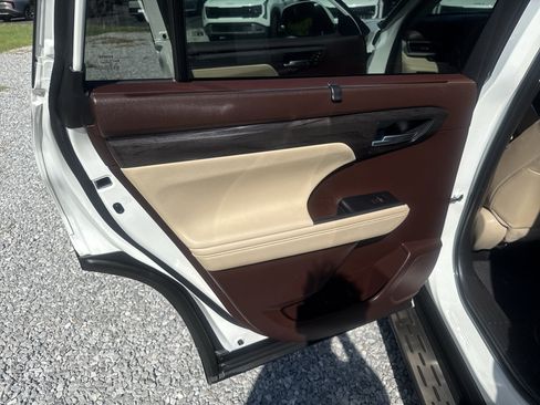 Used 2022 Toyota Highlander Limited FWD image 17