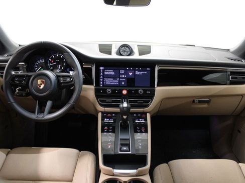 Certified 2026 Porsche Macan AWD/4WD image 34