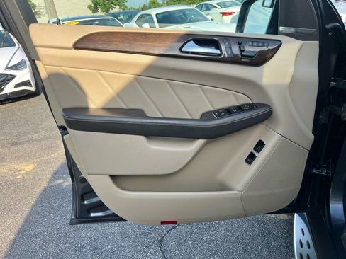 Used 2015 Mercedes-Benz GL 450 4MATIC image 17