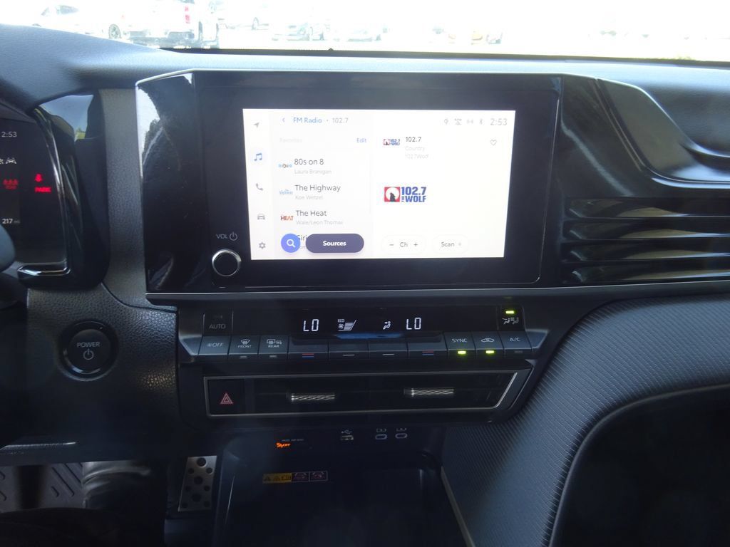 Used 2025 Toyota Camry SE FWD image 25