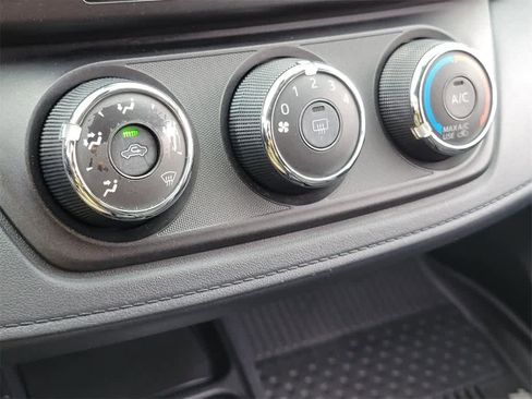 Used 2018 Toyota RAV4 LE image 22