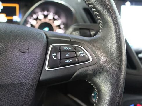 Used 2019 Ford Escape Titanium AWD/4WD image 17