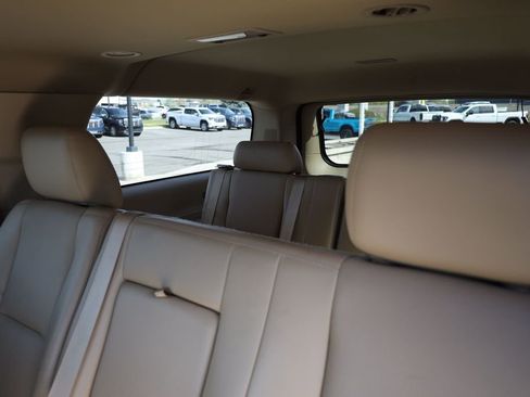 Used 2012 Chevrolet Suburban LTZ image 18