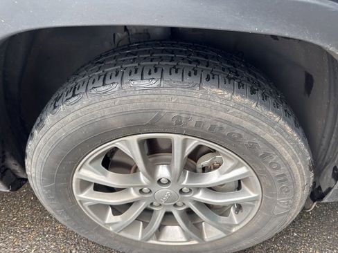 Used 2021 Jeep Cherokee Latitude Plus image 7