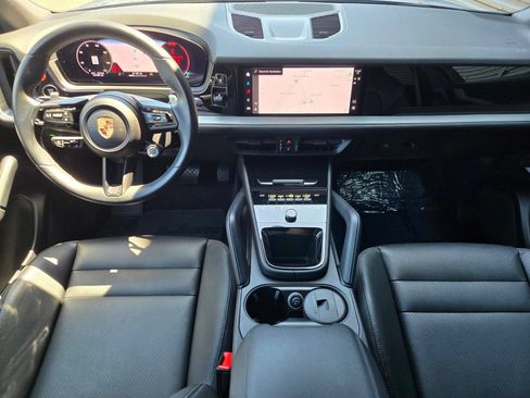 Used 2025 Porsche Cayenne w/ Premium Package AWD/4WD image 13