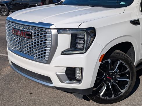 Used 2023 GMC Yukon XL Denali image 13