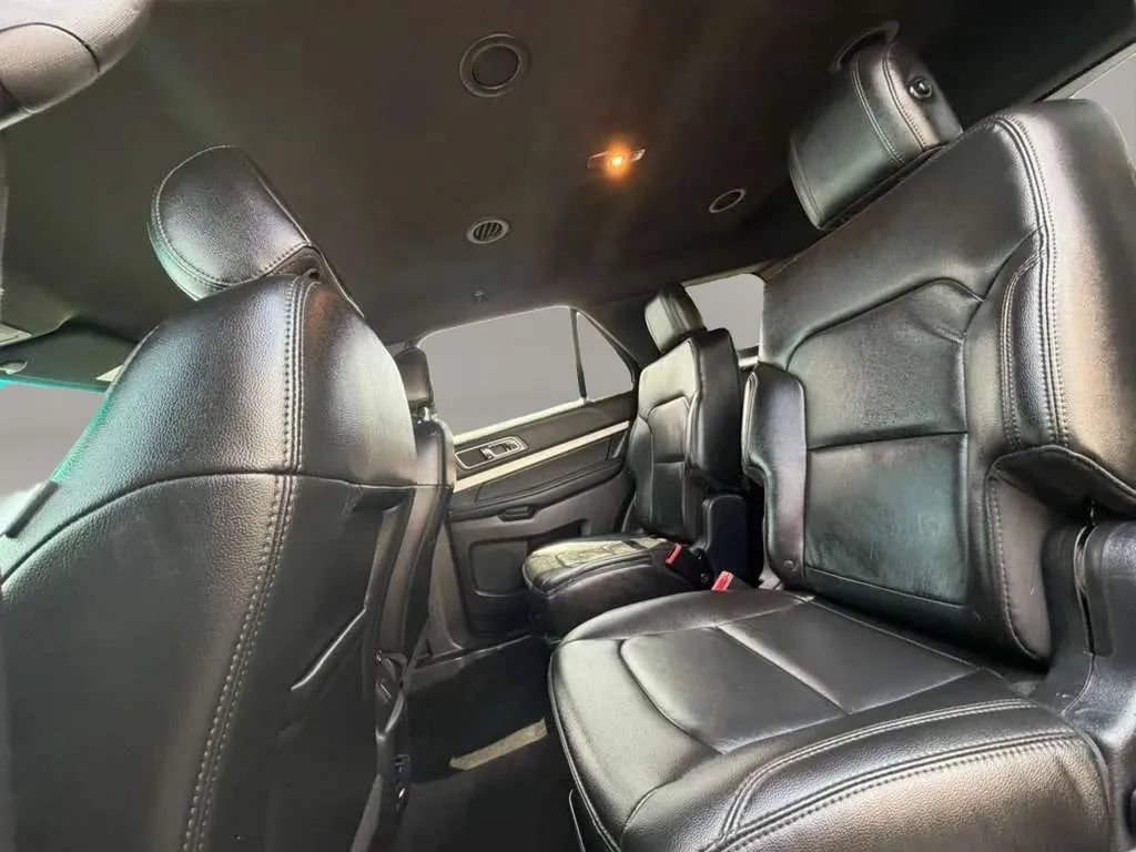 Used 2016 Ford Explorer XLT w/ Equipment Group 202A FWD image 13