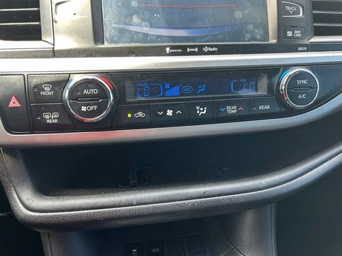 Used 2018 Toyota Highlander SE FWD image 27