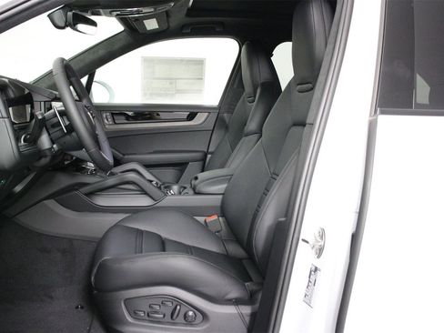 New 2026 Porsche Cayenne GTS image 5