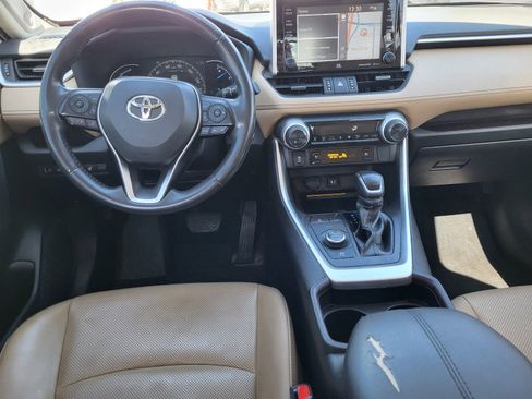 Used 2019 Toyota RAV4 Limited image 18