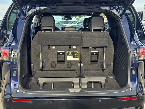 Used 2025 Toyota Sienna Limited image 13