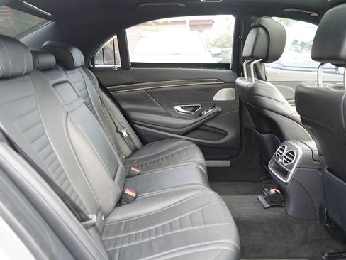 Used 2018 Mercedes-Benz S 560 Sedan image 21