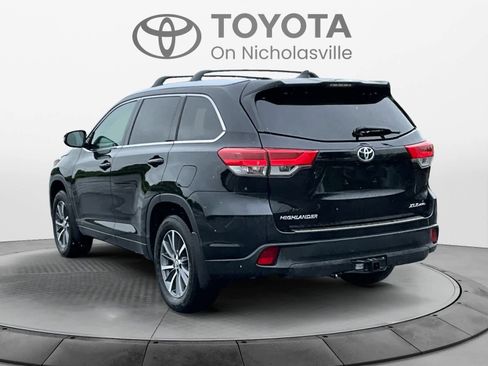 Used 2017 Toyota Highlander XLE AWD/4WD image 4