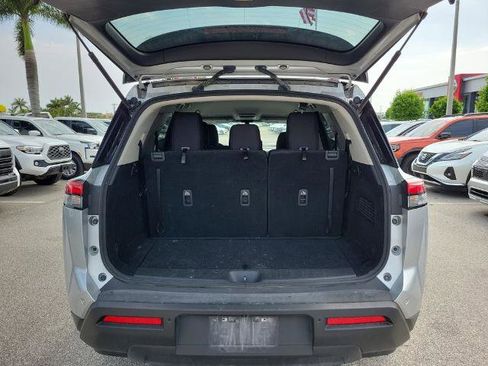 Certified 2024 Nissan Pathfinder SV FWD image 11