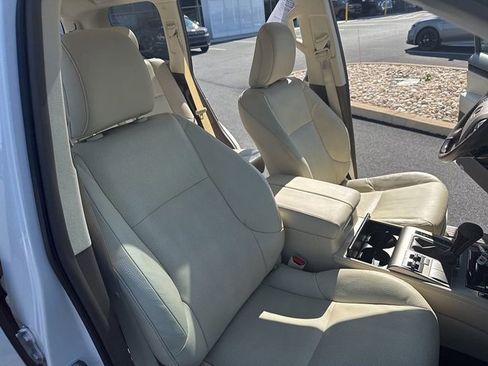 Used 2019 Lexus GX 460 Premium w/ Premium Package image 17