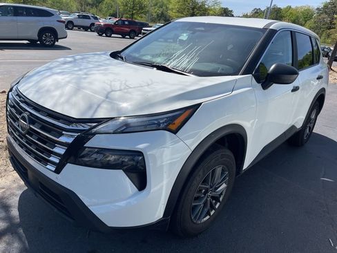 Used 2024 Nissan Rogue S image 2