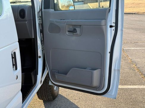 Used 2002 Ford E-350 and Econoline 350 Super Duty image 17