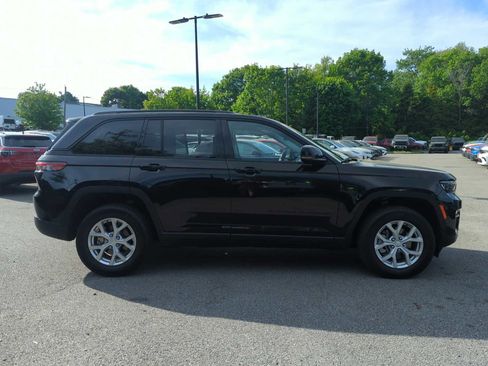 Used 2023 Jeep Grand Cherokee Limited w/ Black Appearance Package AWD/4WD image 7