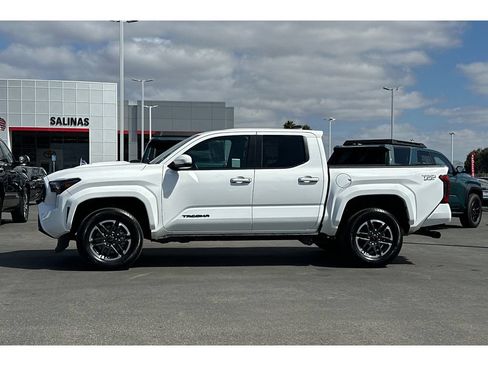 Used 2025 Toyota Tacoma TRD Sport w/ TRD Sport Upgrade Package AWD/4WD image 7