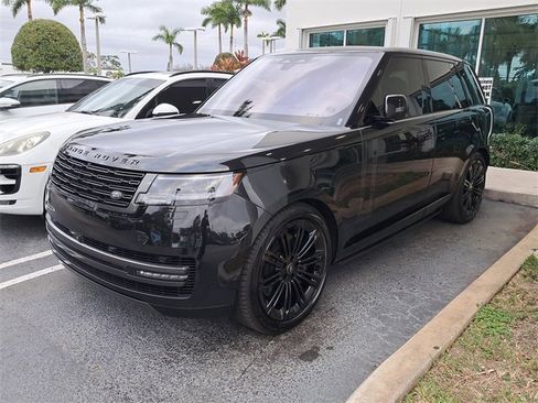 Used 2023 Land Rover Range Rover SE image 3