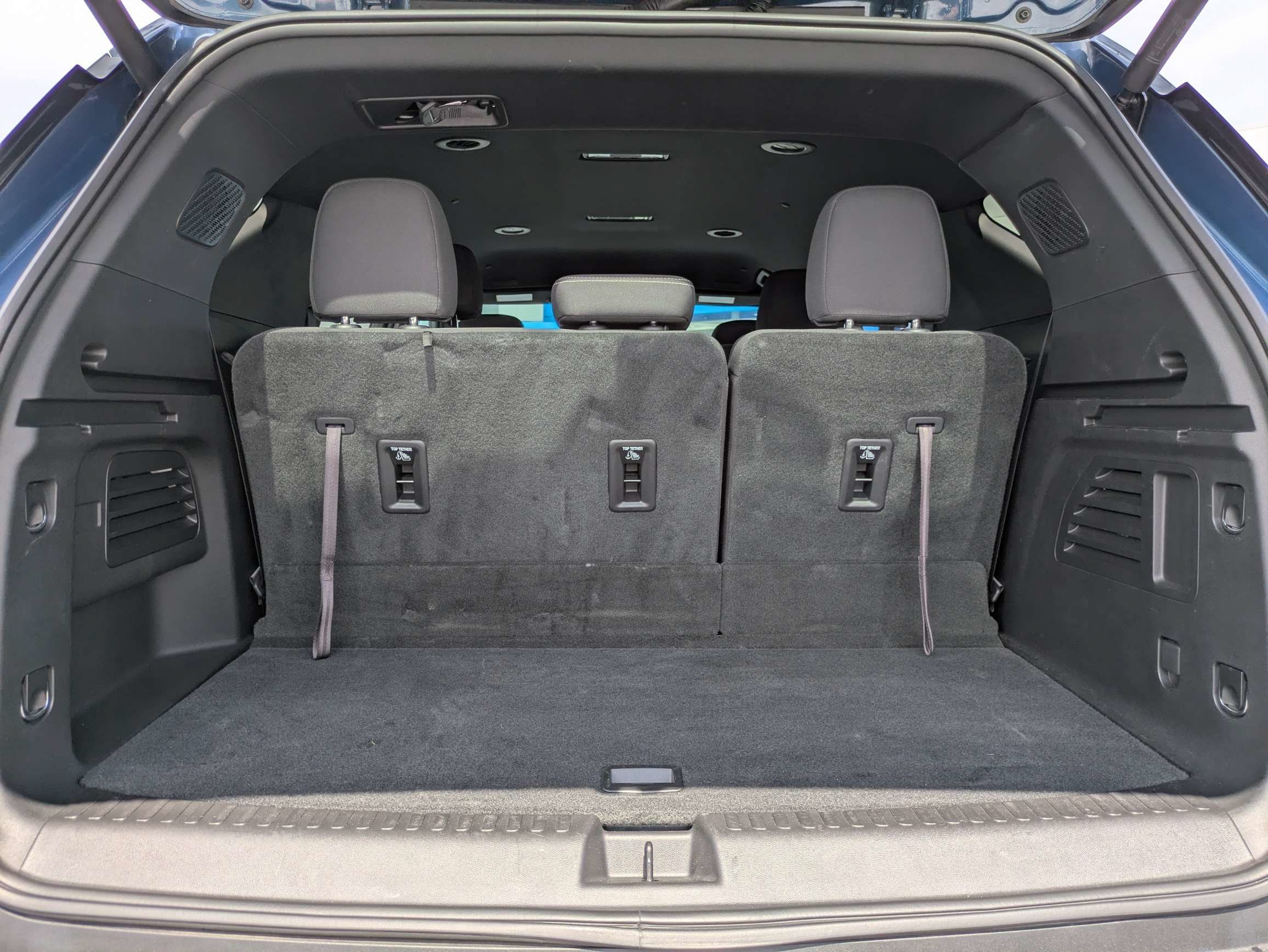 Used 2025 Chevrolet Traverse LT FWD image 7