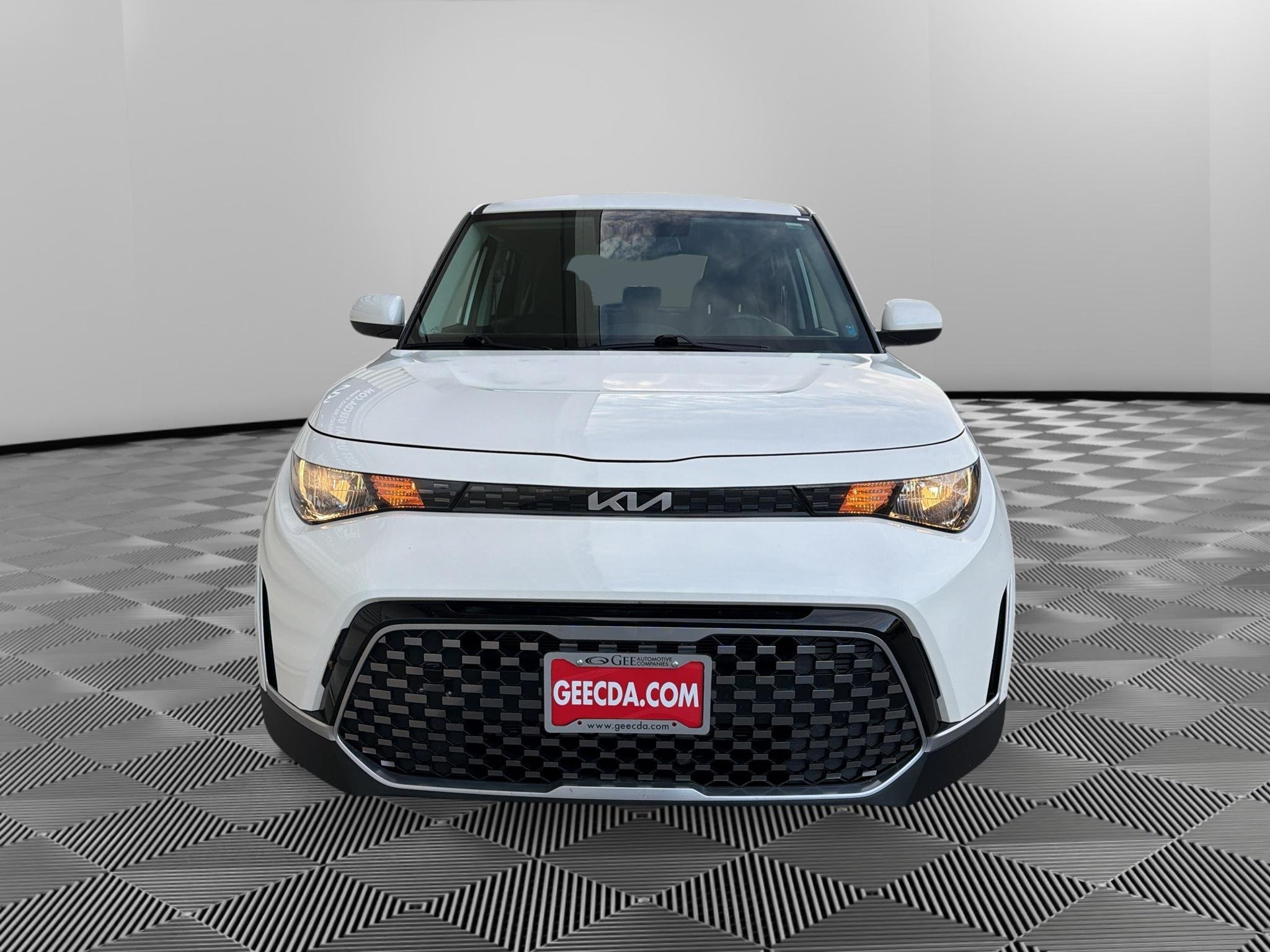 Used 2023 Kia Soul EX FWD image 2