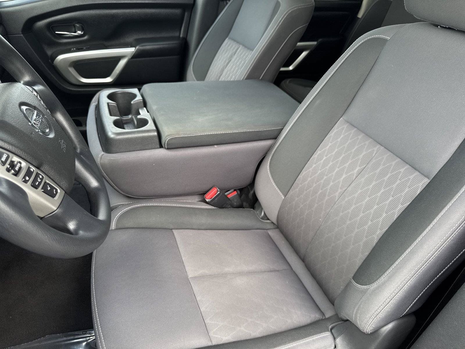 Used 2022 Nissan Titan SV RWD image 10