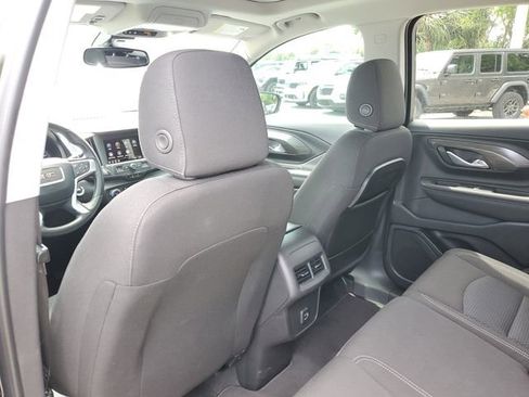 Used 2022 GMC Terrain SLE w/ Driver Convenience Package image 10
