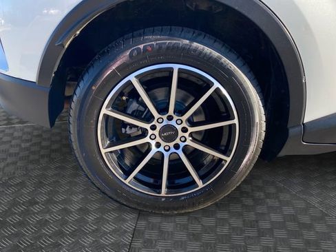 Used 2021 Toyota C-HR LE image 34