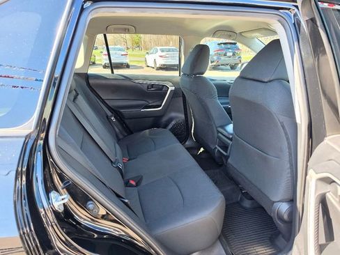 Used 2021 Toyota RAV4 LE image 14